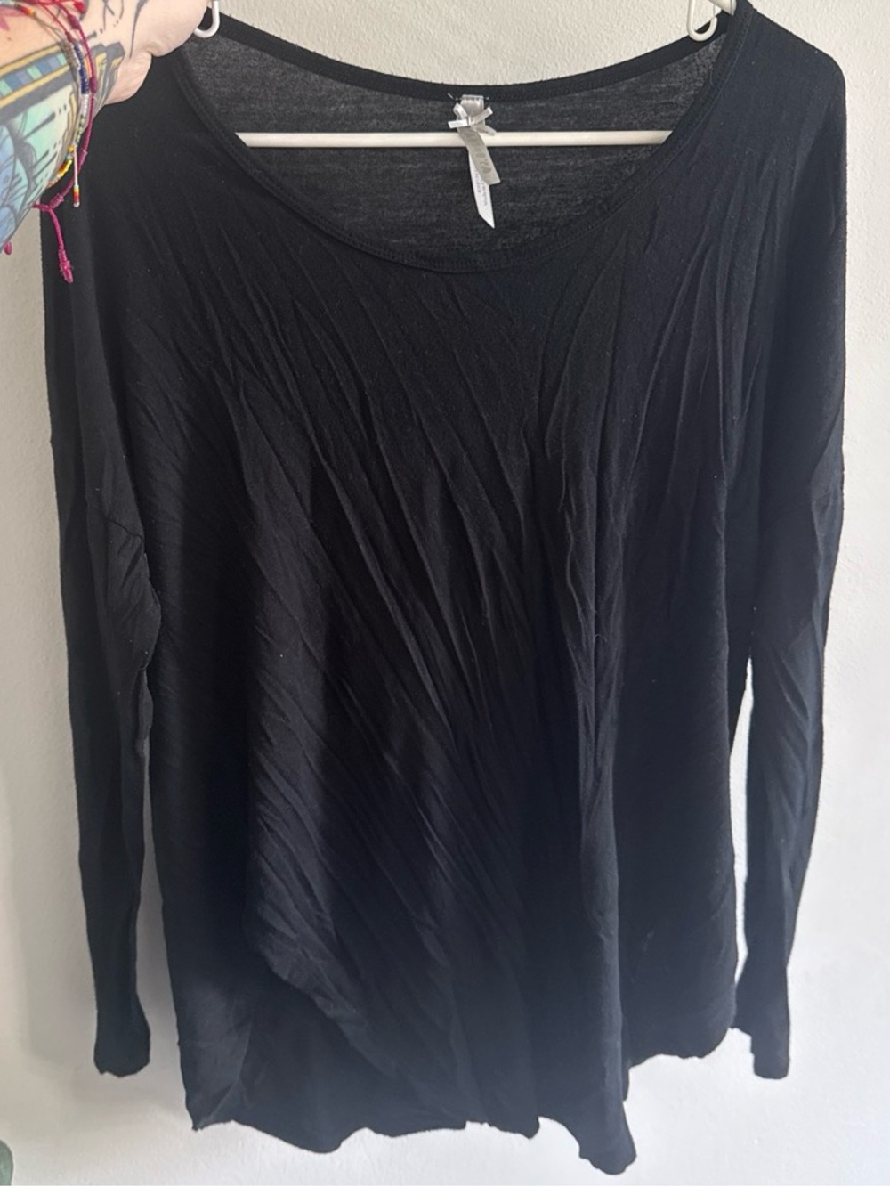 Forever 21 Black Long-Sleeve Scoop Neck Top